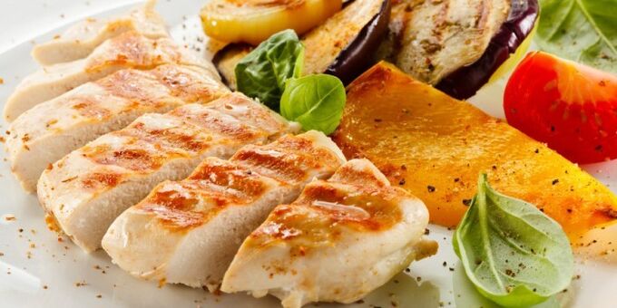 वजन घटाने के लिए सब्जियों के साथ चिकन ब्रेस्ट